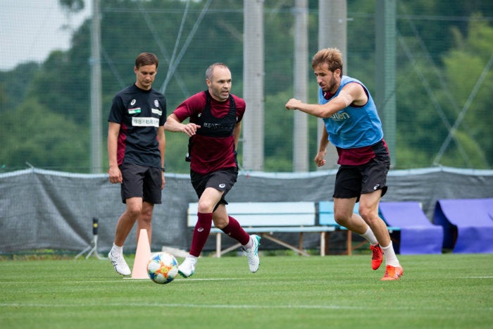 Iniesta, en un entrenamiento del Vissel