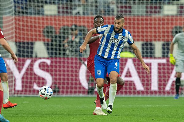 Nico Sánchez en el partido contra Liverpool