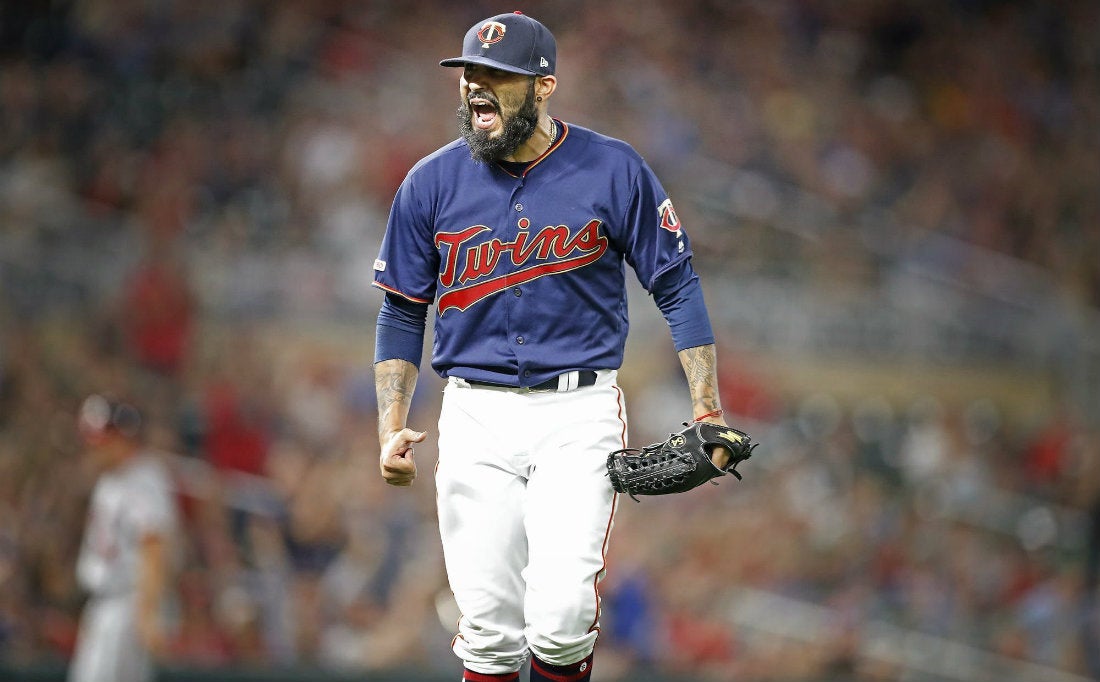 Sergio Romo durante un partido con los Twins de Minnesota