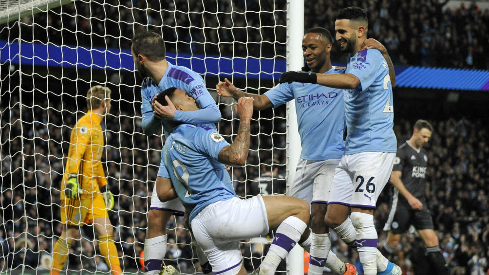 Jugadores del Manchester City celebran un gol ante el Leicester