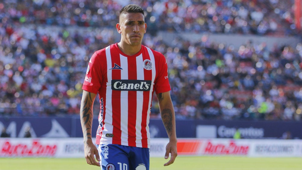 Ricardo Centurión en juego con el Atlético de San Luis