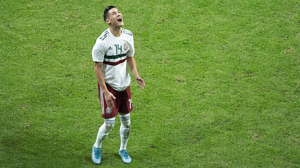 Uriel Antuna durante un partido de la Selección Mexicana