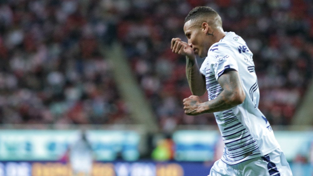 Diego Chávez celebrando un gol con Veracruz