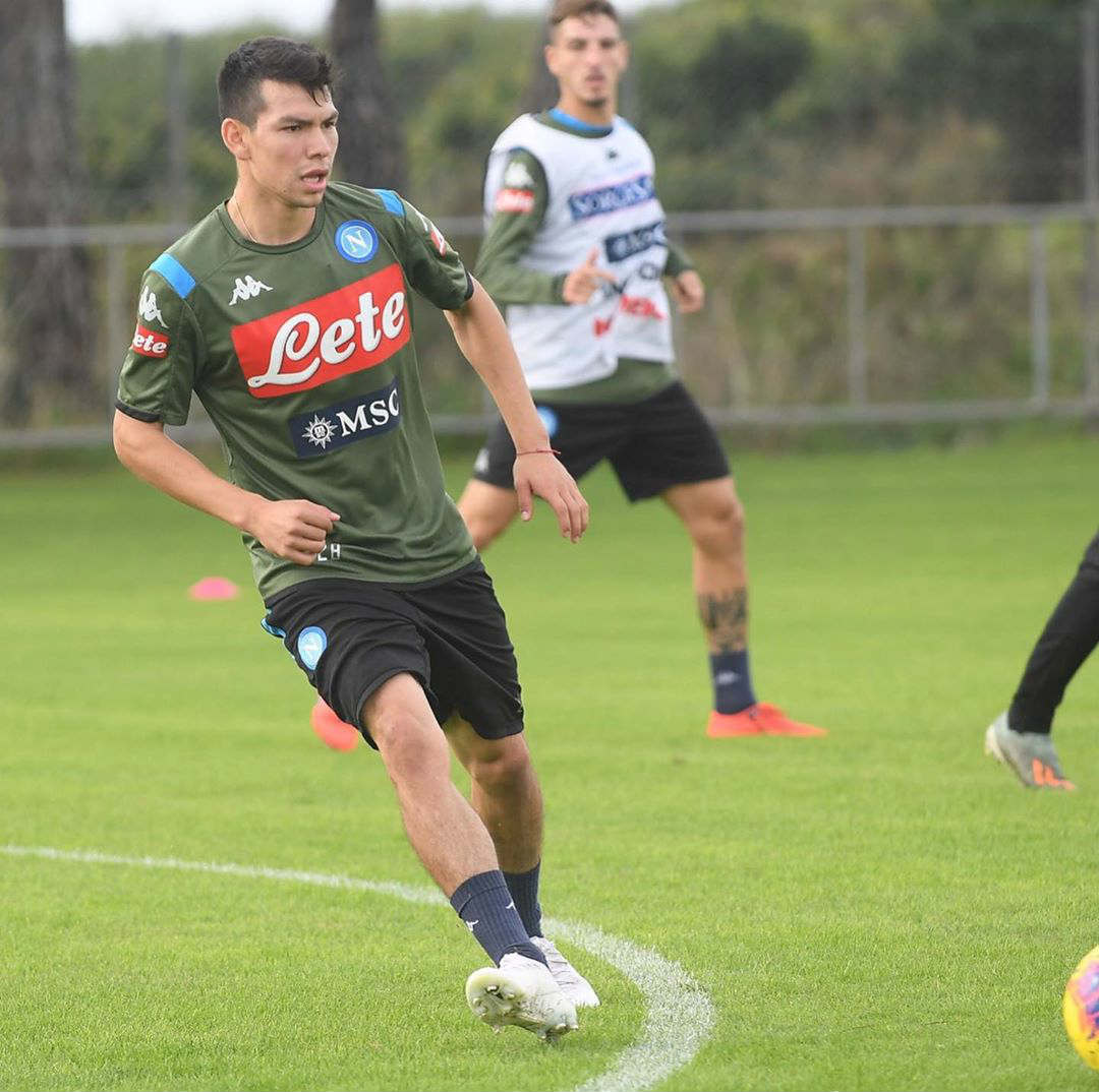 Hirving Lozano durante un entrenamiento del Napoli