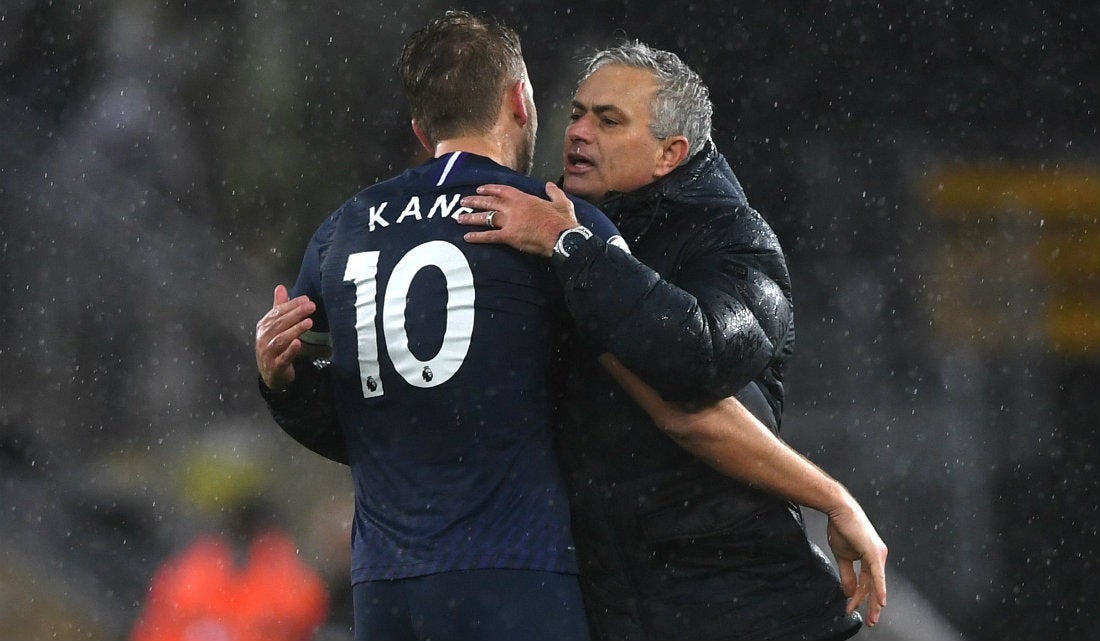 José Mourinho y Harry Kane durante un partido de Tottenham