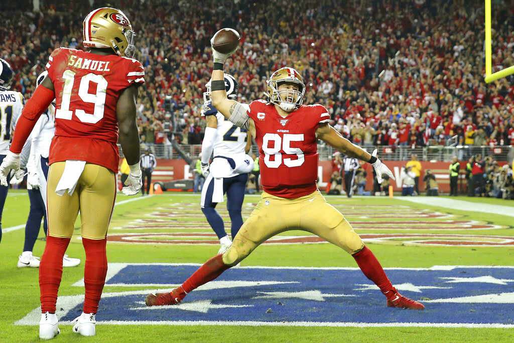 George Kittle celebra una anotación ante Rams