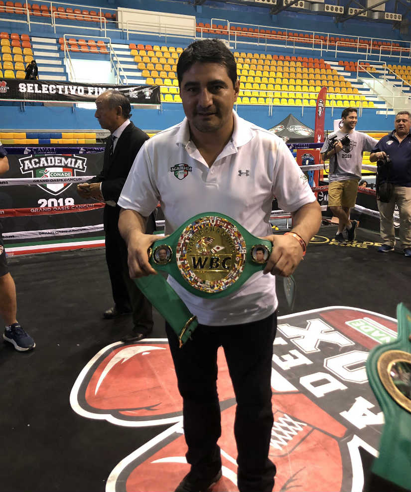 Érik Morales en la Final Academia Conade de Boxeo