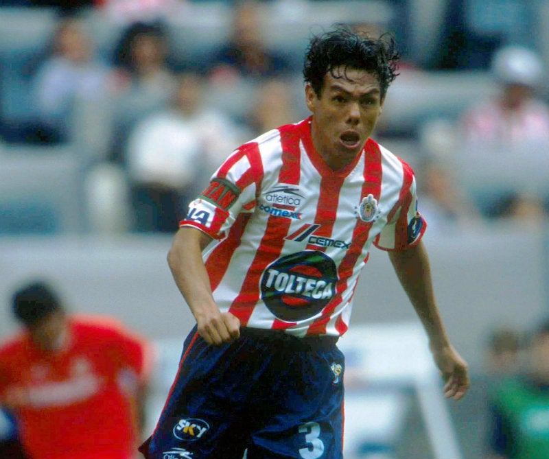 El 'Tiburón' en juego con Chivas en 2002