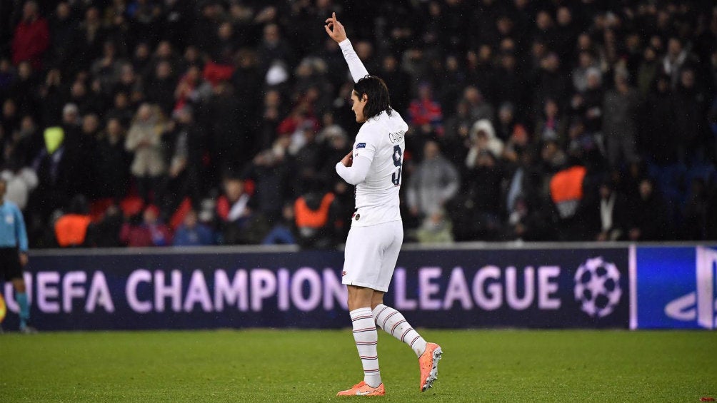 Edinson Cavani durante un partido del PSG