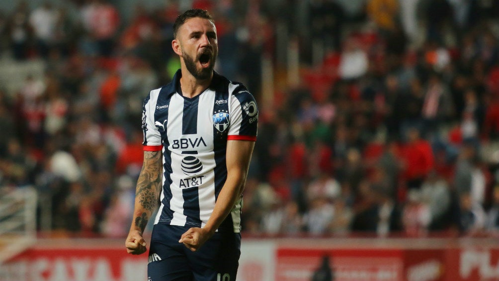 Miguel Layún durante el partido entre Necaxa y Monterrey