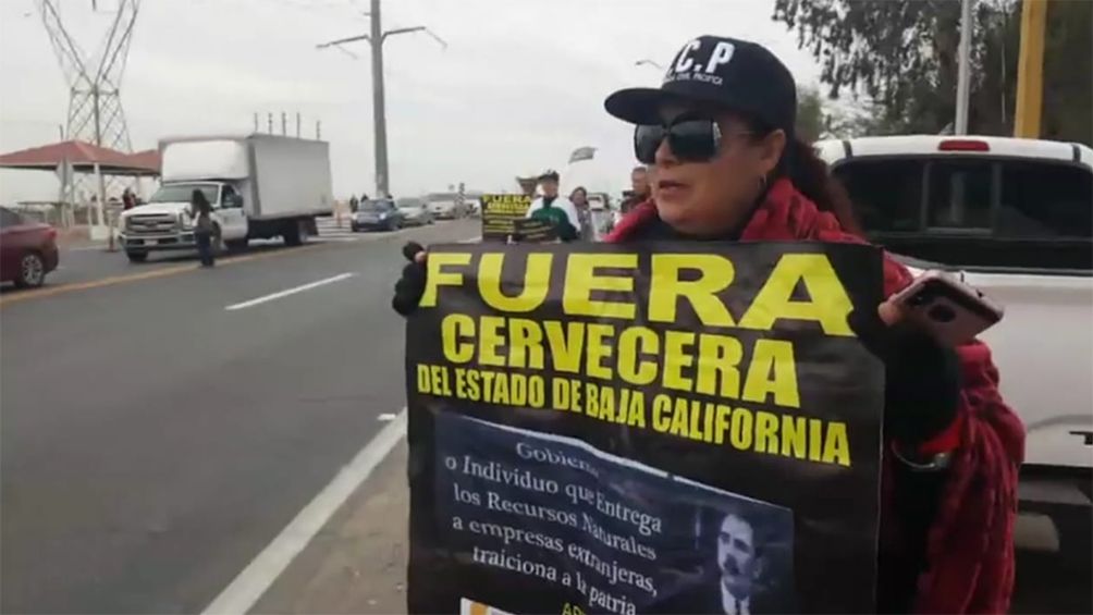 Las protestas antes de llegar a la caseta