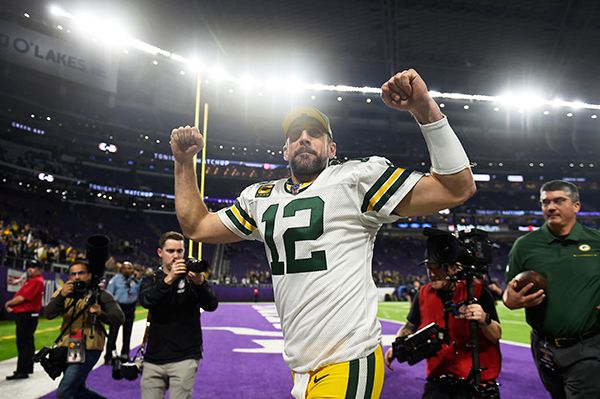  Aaron Rodgers festeja la victoria contra Vikings 