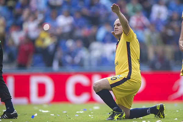 Cuauhtémoc Blanco  en un partido de Leyendas con América 