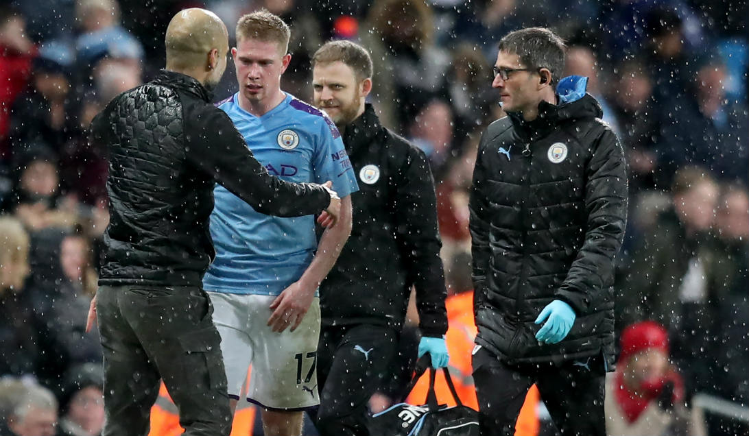 Guardiola y De Bruyne durante un partido del Manchester City