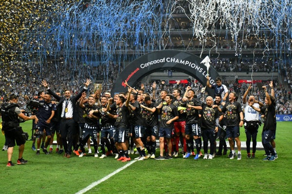 Monterrey celebrando su título de Liga de Concacaf 2019