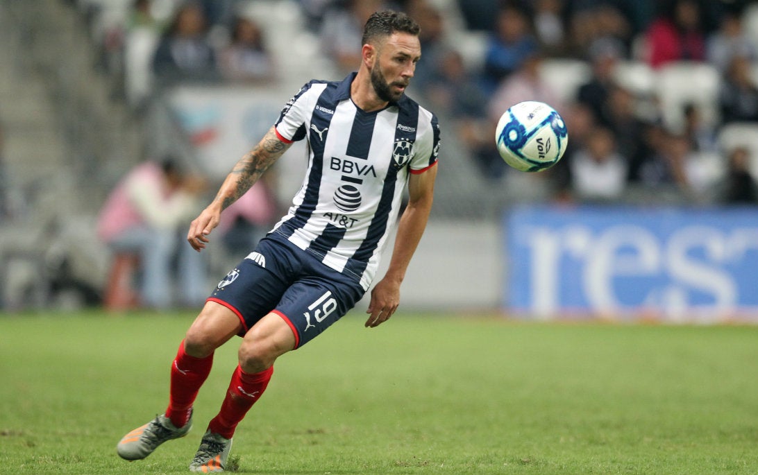 Miguel Layún durante un partido de Monterrey