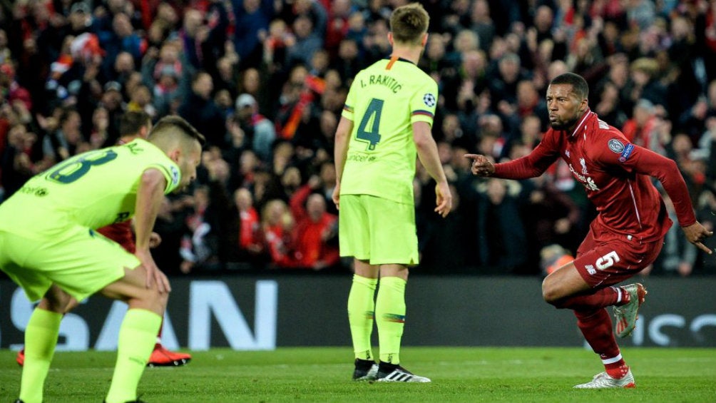 Jordi Alba e Iván Rakitic lamentan gol de Geroginio Wijnaldum