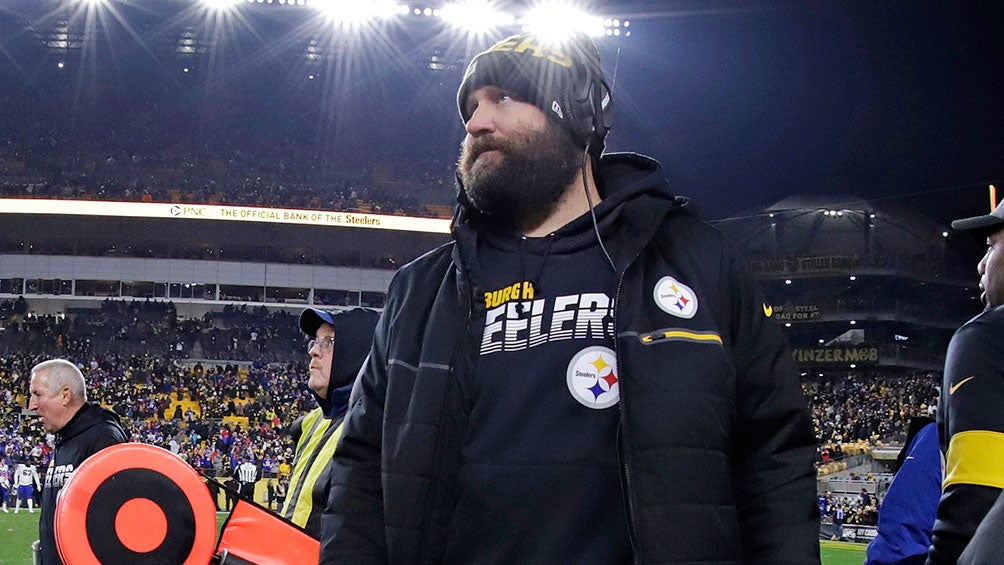 Ben Roethlisberger, en las laterales durante un juego con Pittsburgh