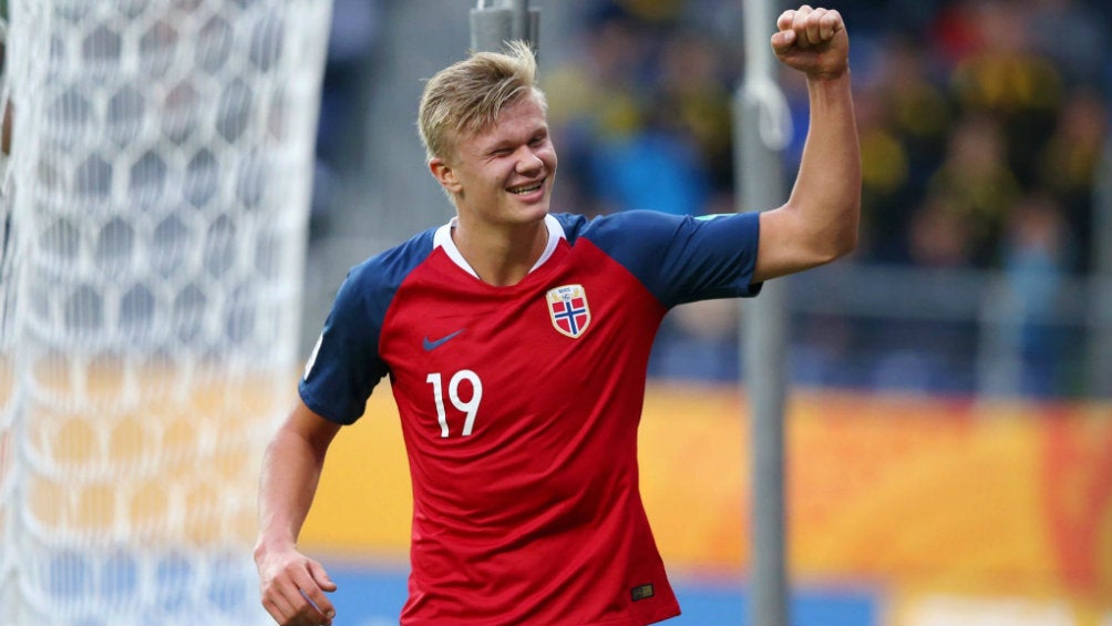 Erling Haaland jugando con su selección