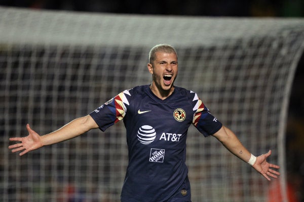 Guido Rodríguez celebrando una anotación con América