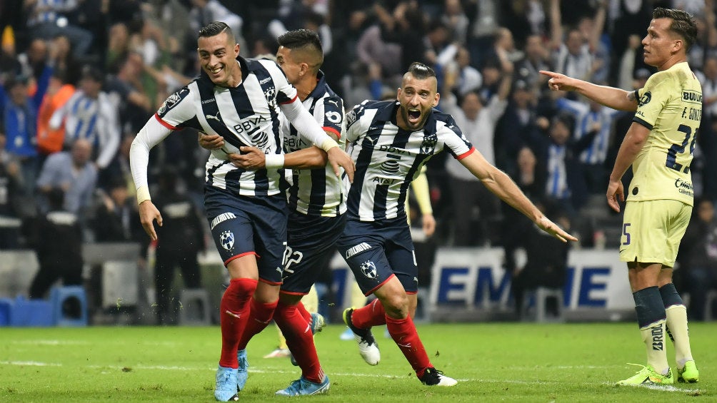 Rogelio Funes Mori celebra el gol de chilena que marcó