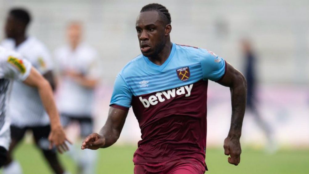 Michail Antonio en partido con West Ham