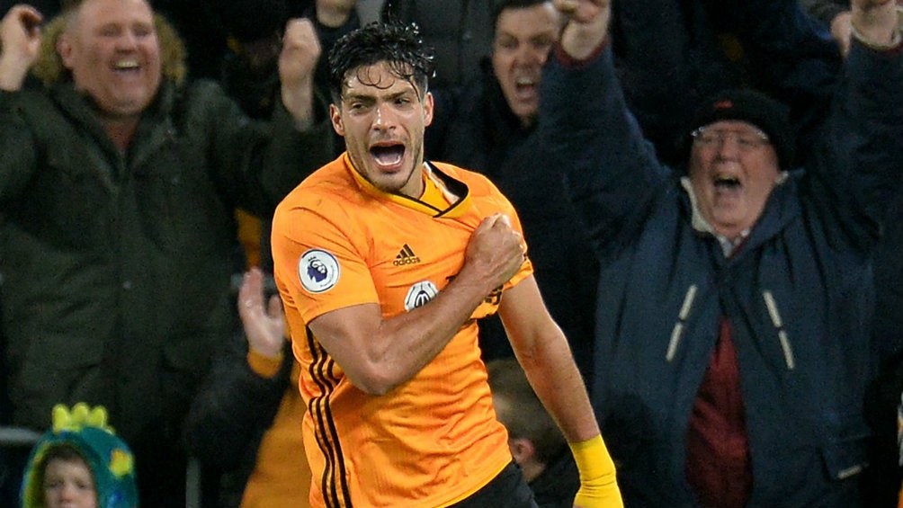 Raúl Jiménez festeja un gol con el Wolverhampton