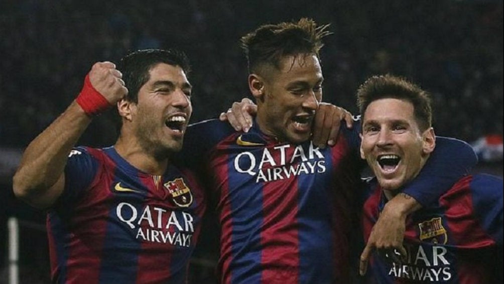 Luis Suárez, Neymar y Lionel Messi durante un juego con el Barcelona