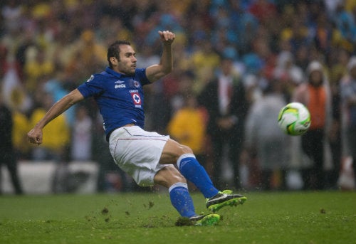 Alejandro Castro se resbala y falla un penal en la Final del C2013