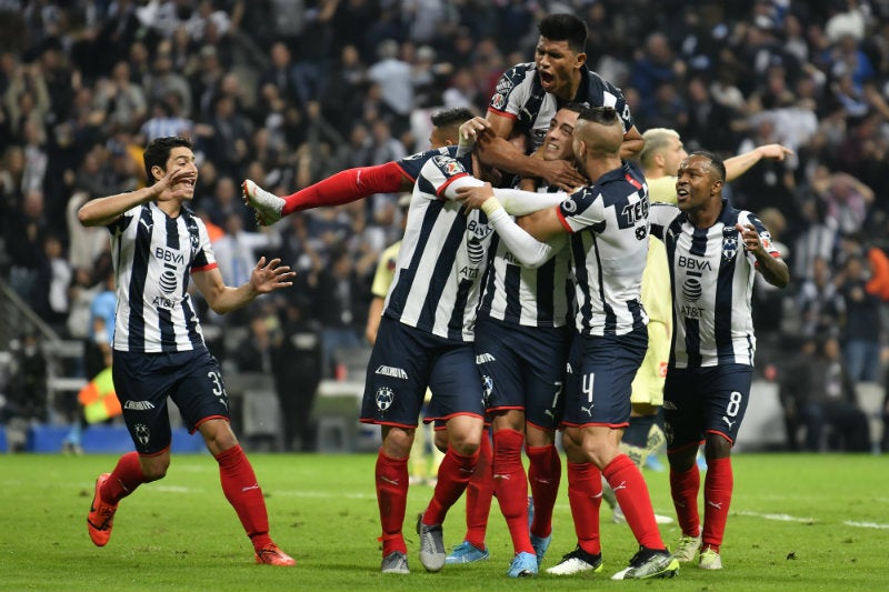 Monterrey celebrando la victoria en la Final de Ida de la Liga MX