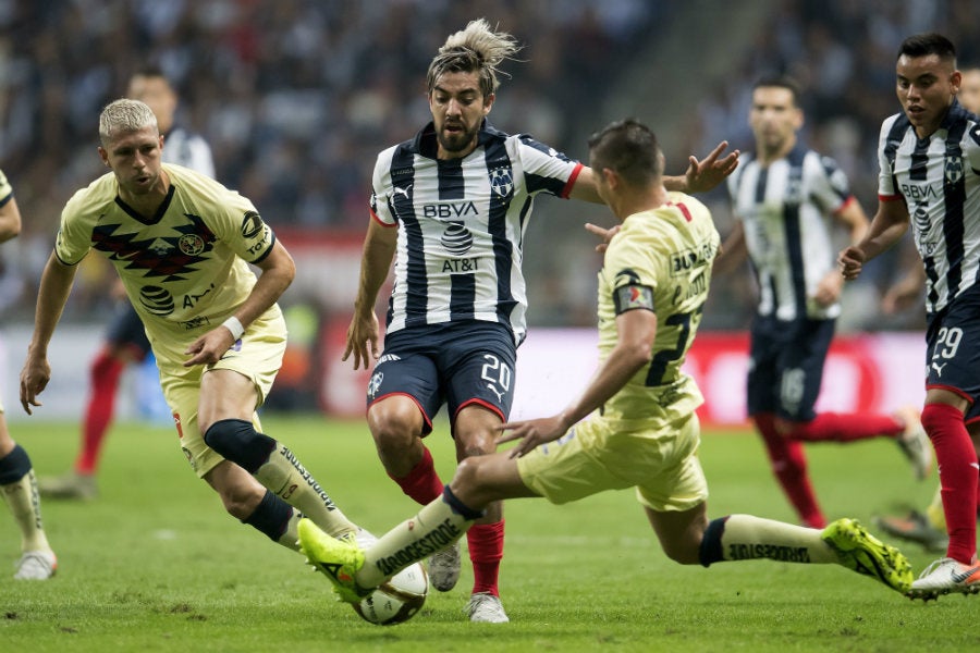 Pizarro en el juego ante América