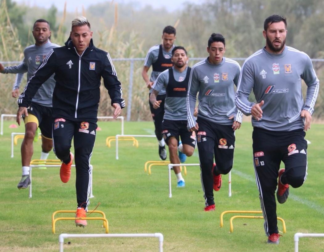 Jugadores Felinos, durante la pretemporada