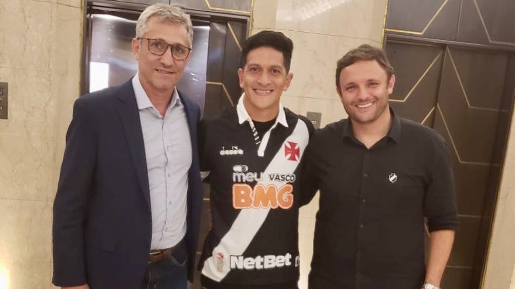 Germán Cano posa con el presidente del cuadro brasileño