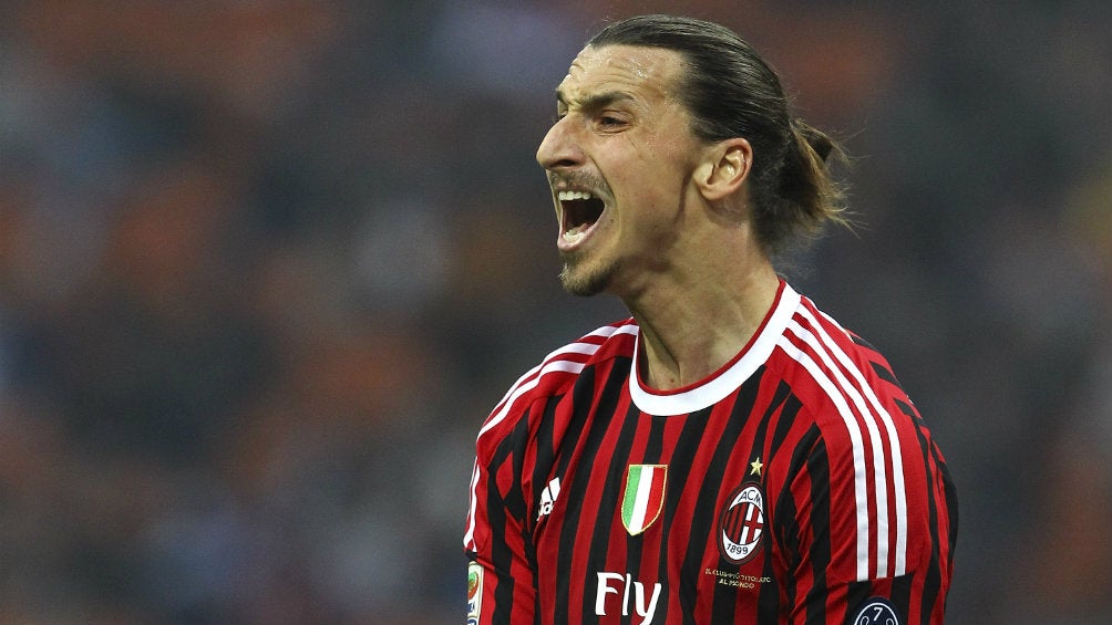 Zlatan celebrando gol con Milan