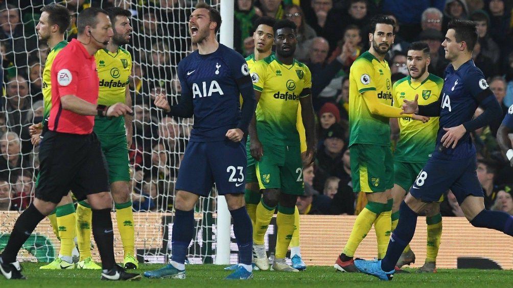 Christian Eriksen celebrando un gol ante Norwich City