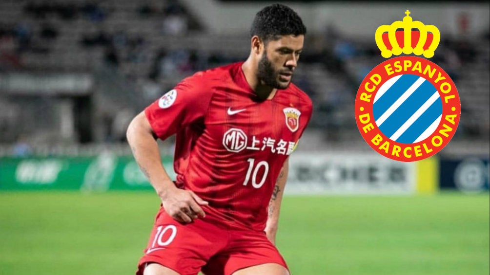 Hulk durante un partido con el Shanghai SIPG