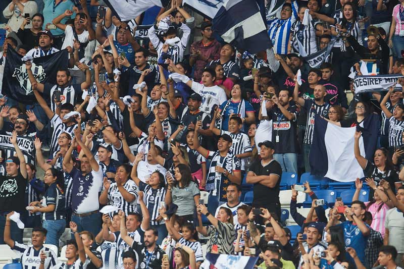 Afición de Rayados en las instalaciones del Estadio BBVA