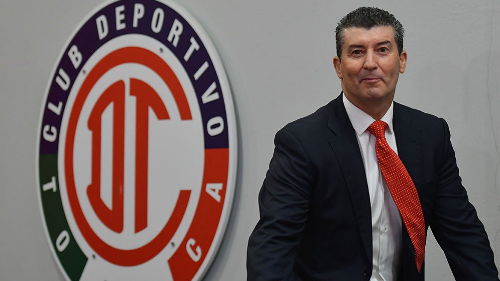 Chepo de la Torre, en su presentación con Toluca