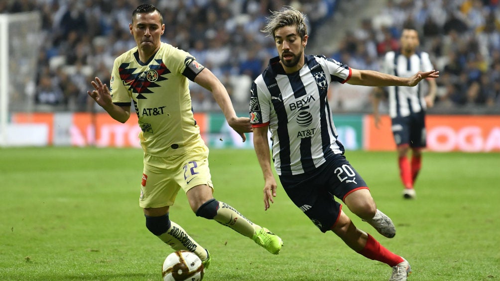 Paul Aguilar y Rodolfo Pizarro durante la Final de Ida