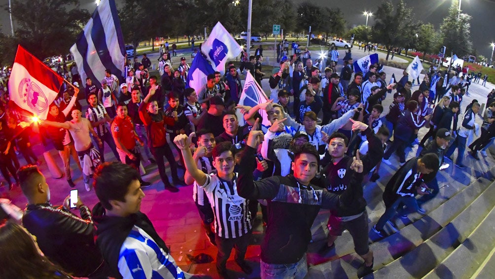 Aficionados de Rayados en la Final de Ida 