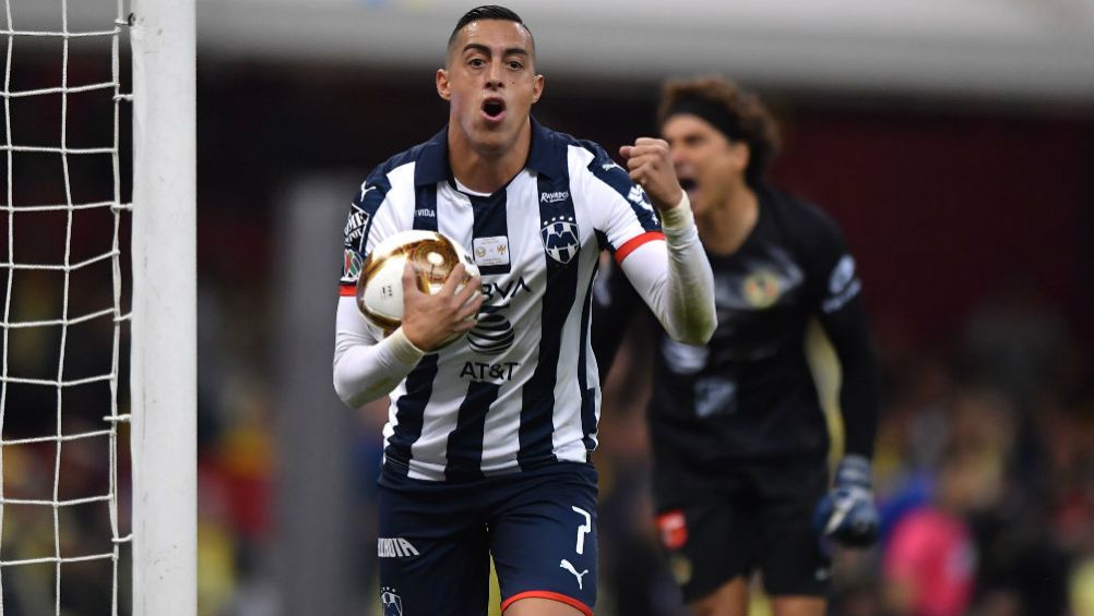 Rogelio Funes Mori, delantero de Rayados, celebrando su anotación