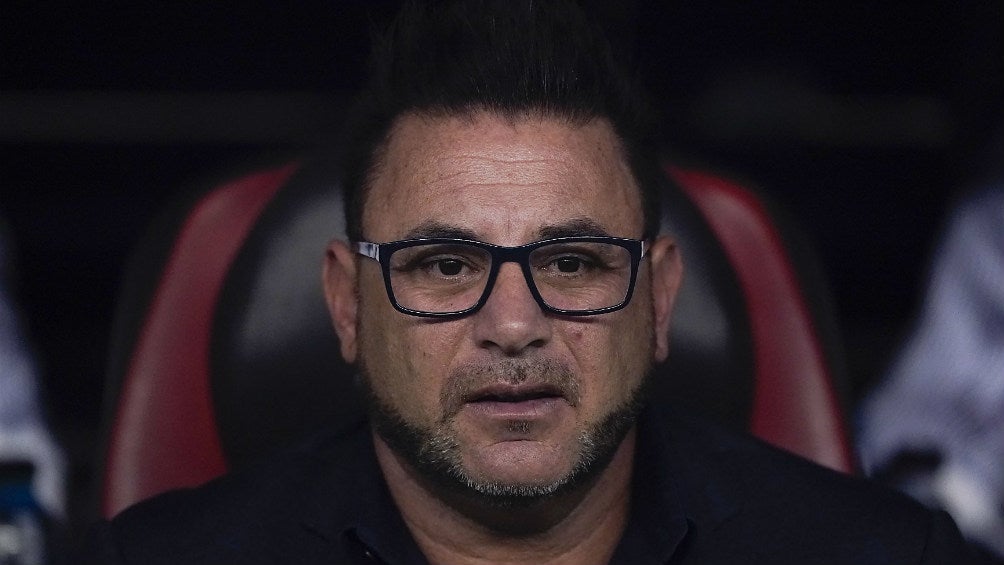 Antonio Mohamed durante el partido entre América y Rayados