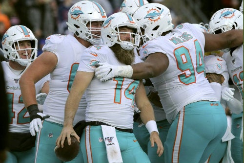 Los Dolphins celebran una anotación ante Miami