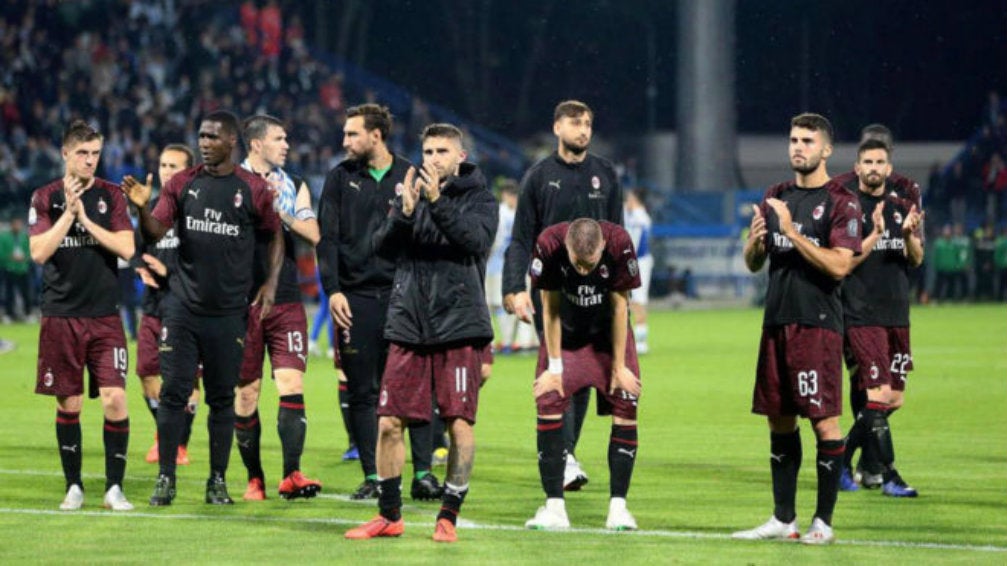 Jugadores del Milan tras un partido de Serie A