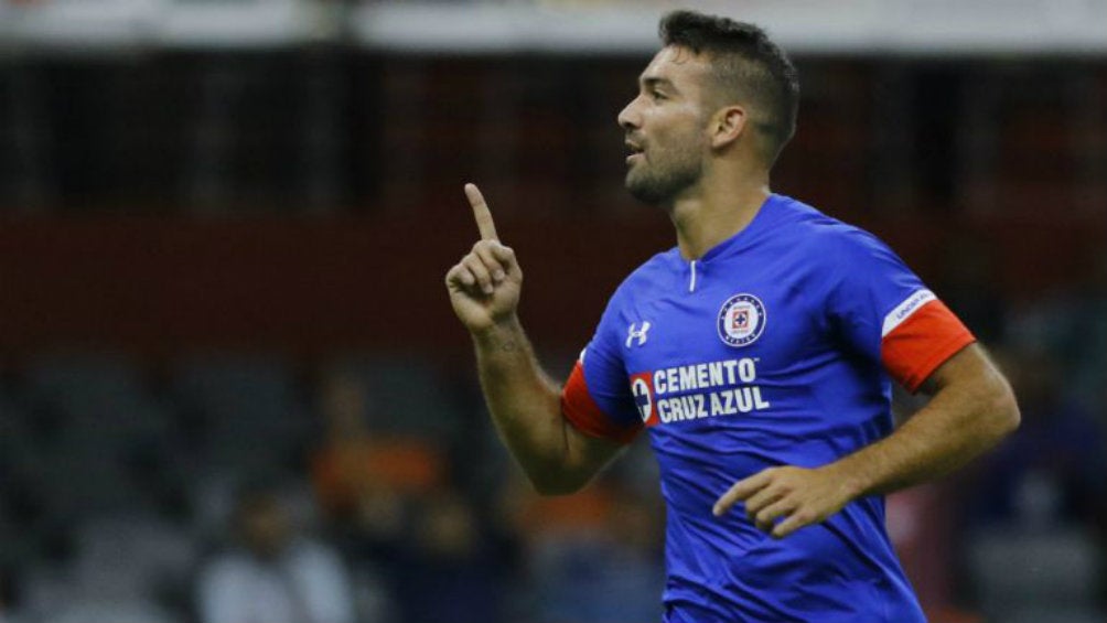 Martín Cauteruccio festeja un gol con La Máquina 