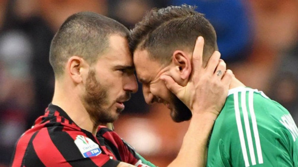 Bonucci y Donnarumma en lamento como jugadores del Milan