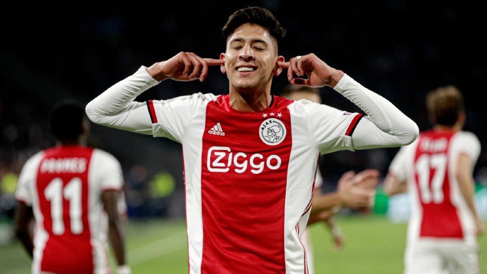 Edson Álvarez celebrando un gol con Ajax