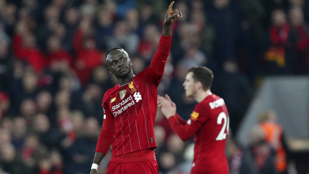 Sadio Mané festeja una anotación con el Liverpool