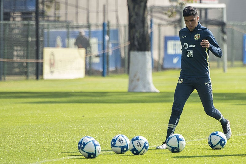 Leonel López, en un entrenamiento del América