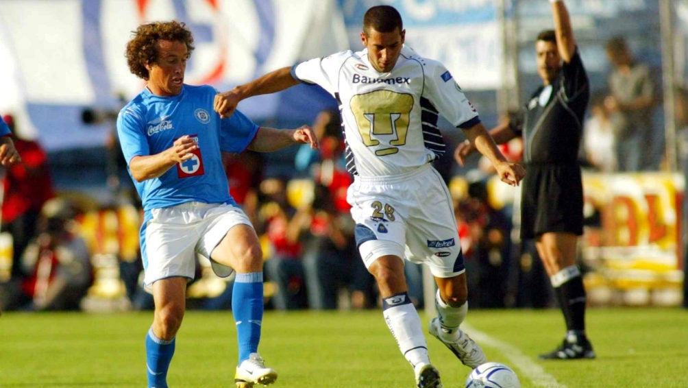 Raúl Salinas jugando con Pumas